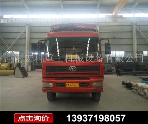 發(fā)往湖北黃梅縣雞糞烘干機(jī)裝貨現(xiàn)場(chǎng)